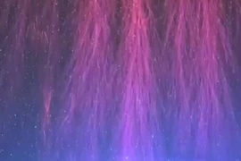 Sét đỏ cực hiếm xuất hiện ngoạn mục như pháo hoa trên dãy Himalaya