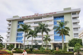 Nhân viên y tế “dứt áo” bệnh viện công