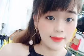 Thánh sún Ngân Thảo gây tranh cãi khi mặc đồ hở hang livestream