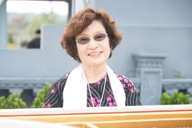 Đi 50km tự làm mộ cho mình, dặn con cháu bà chết cấm khóc