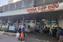 Thêm phụ huynh mất 200 triệu đồng vì con cấp cứu Chợ Rẫy