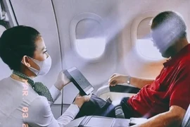 Nữ tiếp viên hàng không và bức ảnh đáng giá chụp cùng cha 