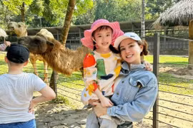 Vy Oanh xả kho loạt ảnh du xuân cùng gia đình