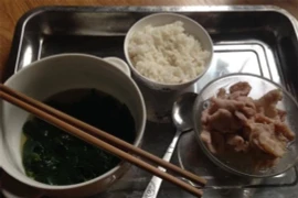 Nhìn mâm cơm cữ vợ đòi ly hôn, bức xúc câu nói từ chồng 