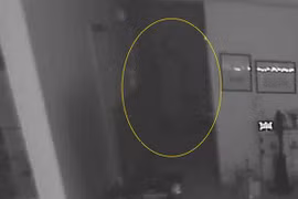 Chuyển đến nhà mới được 2 năm, cặp vợ chồng 'sởn tóc gáy' 