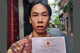 "Ông giáo" 1977 Vlog chính thức lên xe hoa trở thành "chồng người ta"