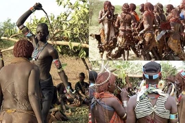 Bộ tộc duy nhất trên thế giới phụ nữ quỳ xuống cầu xin chồng đánh