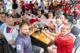 Ly bia mini gây ngỡ ngàng tại EURO 2024