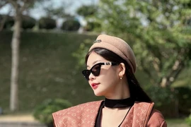 Lê Âu Ngân Anh xinh đẹp cùng loạt phụ kiện, trang phục hàng hiệu