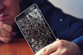 Điện thoại bị vỡ màn hình nguy hiểm như thế nào? 