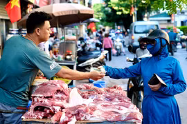 Hà Nội đắt đỏ không đủ sống, công nhân loay hoay tìm về quê