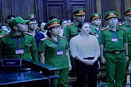 Bà Nguyễn Phương Hằng yêu cầu bà Hàn Ni, ông Văn Sỹ bồi thường đến 500 tỉ đồng