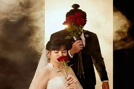 Cát Phượng mặc váy cưới, công khai danh tính người đàn ông