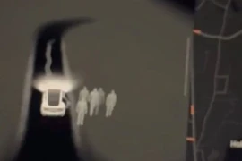 Đi qua nghĩa địa, phát hiện nhiều 'bóng ma' trên màn hình xe Tesla