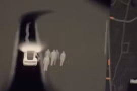 Đi qua nghĩa địa, phát hiện nhiều 'bóng ma' trên màn hình xe Tesla