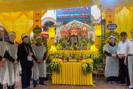 Bạn bè văn chương tiễn biệt nhà văn Lê Lựu tại Hưng Yên