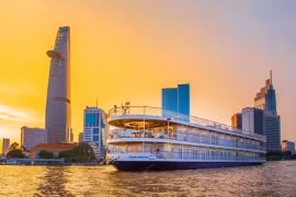 Chi hàng chục triệu đón giao thừa trên du thuyền, khách sạn 5 sao