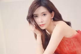 Ảnh mặc áo lộ nội y 10 năm trước của Lâm Chí Linh gây tranh cãi