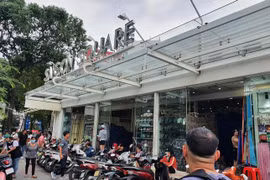 Ki-ốt trùm bạt, đóng cửa sau vụ thiên đường mua sắm bị đột kích