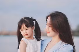 'Tiểu mỹ nhân' nhà hoa hậu Đặng Thu Thảo khiến cả dàn Hậu xuýt xoa