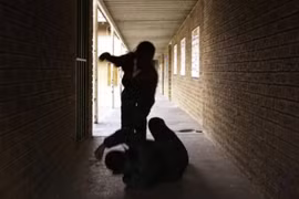 Quay lại cảnh bắt nạt đưa lên mạng là lên án hay tiếp tay