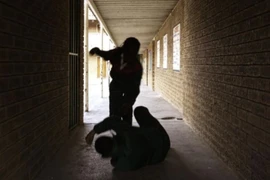 Quay lại cảnh bắt nạt đưa lên mạng là lên án hay tiếp tay