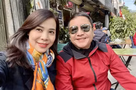 NSƯT Chí Trung ngày càng trẻ từ khi yêu doanh nhân kém 18 tuổi