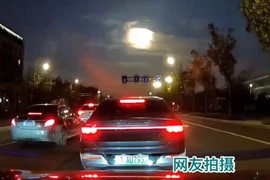 Cảnh “quả cầu lửa” xuất hiện, lao xuống từ trên bầu trời gây sốt