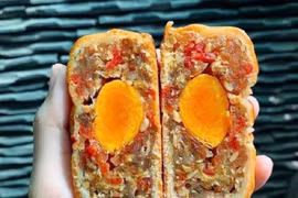 Sau Trung Thu, chợ mạng thanh lý bánh nướng bánh dẻo rẻ như cho