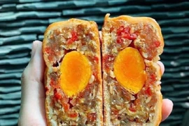 Sau Trung Thu, chợ mạng thanh lý bánh nướng bánh dẻo rẻ như cho