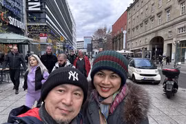 Nhạc sĩ Quốc Trung khoe vợ mới, nhan sắc ra sao?