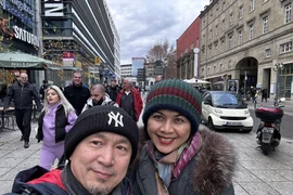 Nhạc sĩ Quốc Trung khoe vợ mới, nhan sắc ra sao?