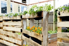 Cách tái sử dụng tấm pallet gỗ thành đồ lưu trữ hiệu quả 