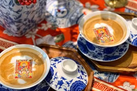 Netizen Trung rần rần check-in “xin vía” cà phê Thần Tài 