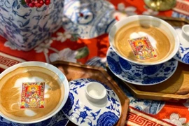 Netizen Trung rần rần check-in “xin vía” cà phê Thần Tài 