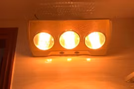 Bóng sưởi cháy hàng vì lạnh, nhân viên lắp đặt không có giờ nghỉ