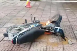 Khởi tố nam thanh niên đốt xe vì không được bỏ lỗi vi phạm