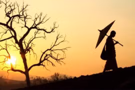 Xưng hô thế nào với người thân đã xuất gia tu Phật?