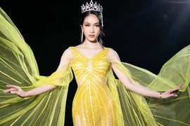 Thấy gì từ sự cố trang phục của Phương Anh