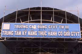 TP HCM: Giám đốc trung tâm đào tạo lái xe đưa 1 tỉ đồng cho 2 chuyên viên thuế
