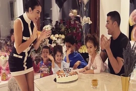Video: Bạn gái Ronaldo và câu chuyện của một lọ lem thời hiện đại