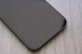 Vì sao màn hình iPhone 12, iPhone 13 trầy xước 