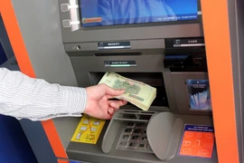 Một cây ATM có bao nhiêu tiền?