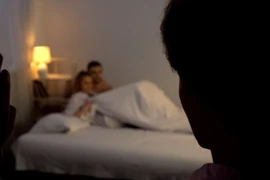 Khó hiểu khi chuyện gì nhà mình hàng xóm cũng biết