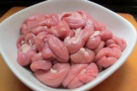 Bí quyết đơn giản luộc lòng lợn trắng giòn, không đắng