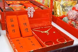 Đến rước dâu, mẹ vợ nói một câu chú rể ôm mặt khóc