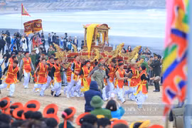 Màn tung kiệu lên không trung tại ngôi đền linh thiêng nhất Nghệ An