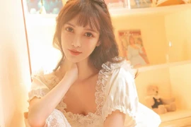 Hot girl 24 tuổi từng chi 13 tỷ đồng cho 300 lần “dao kéo" khuôn mặt