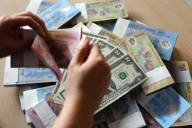 Đổi tiền lẻ ngày cận Tết Canh Tý, 10 triệu mất 4 triệu vẫn nhộn nhịp 