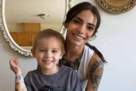 Hai mẹ con gây chú ý nhờ hình xăm đôi